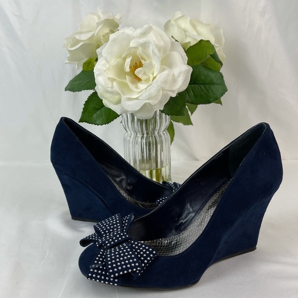 Navy Blue Suede Wedges with Studded Bow, Size 6.5 - Picture 3 of 9